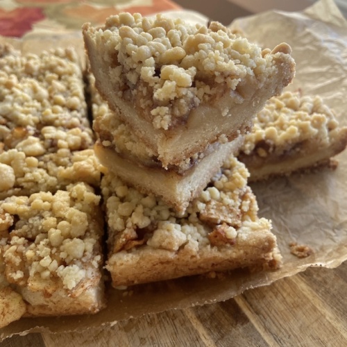 caramel apple crumble bars