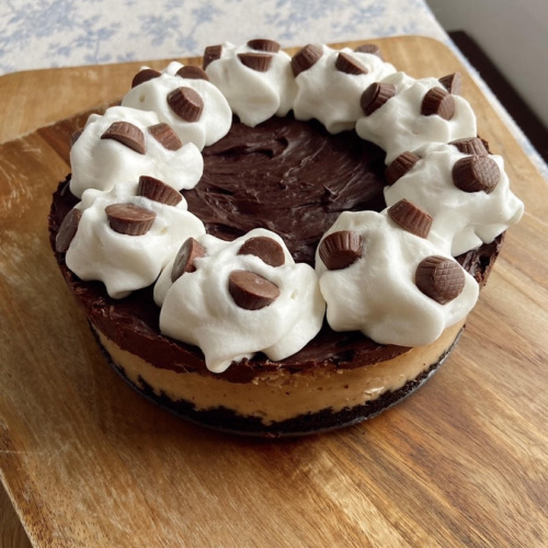 Peanut butter chocolate cheesecake
